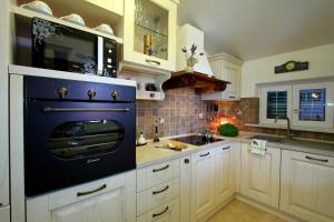 Kuchyň nebo kuchyňský kout v ubytování Apartment Splendid
