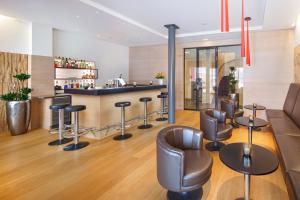 Newstar Hotel (Free Parking)的休息区