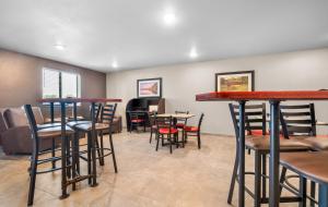 a bar with stools and tables in a room at My Place Hotel-Jonesboro, AR in Jonesboro +19 photos