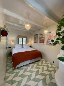 a bedroom with a bed and potted plants at Dar Serenia Rohuna in Rehouna