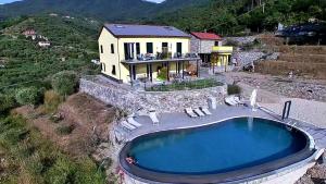 an aerial view of a house with a swimming pool at Vento di Mare - Tramontana con piscina in Moneglia