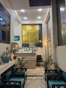 a waiting area with a waiting room with chairs at Basuki Hotel in Jaipur