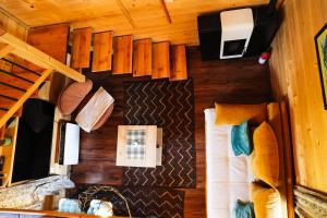 a bedroom in a tiny house with a bed at Kraljica Radoinja in Kokin Brod