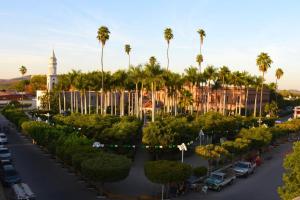 an aerial view of a parking lot with palm trees at Hotel Santa Elena in El Fuerte