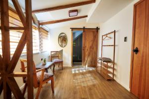 a room with a table and a wooden door at Casa Hotel Antigua Viña in Viña del Mar