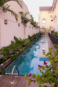 a swimming pool in the middle of a building at Nature Bonito Hotel in Bonito +162 photos