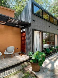a house with a porch with a chair and a plant at Soulchitlán in Suchitlán
