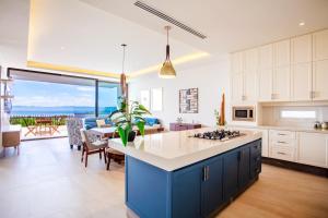 a kitchen and living room with a view of the ocean at Quiya Beach Residences in Cruz de Huanacaxtle