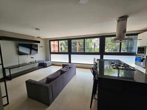a large living room with a couch and a kitchen at Singular Sócrates in Mexico City +73 photos