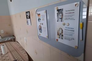 a room with a sign on the wall of a bathroom at Tecnohouse próxima ao Sesc in Franca +68 photos