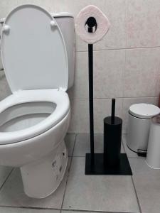 a toilet in a bathroom with a roll of toilet paper at San Pedro del Pinatar Lo Pagan, Calle Gibraltar 19 - app 2A in San Pedro del Pinatar +39 photos