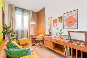 a living room with a couch and a television at CasaMichelin in Marina di Massa