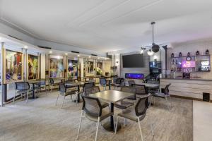 a restaurant with tables and chairs and a bar at Best Western Belleville in Belleville