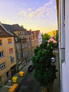a view from a window of a city street with buildings at Nürnberg Nähe Studio in Fürth