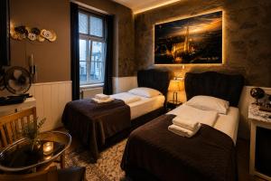 a hotel room with two beds and a window at Urban Budget Hotel- Unique Boutique Hotel on Best Location in Vienna