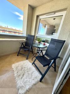 a patio with two chairs and a table and a rug at STUDIO HETMANSKA H15 ElBląg in Elblag +14 photos