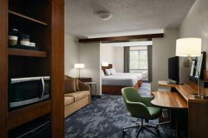 Televisyen dan/atau pusat hiburan di Fairfield Inn & Suites by Marriott Olean, NY