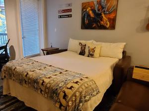a bedroom with a bed with two cats sitting on it at Fraser Crossing 3417 in Winter Park