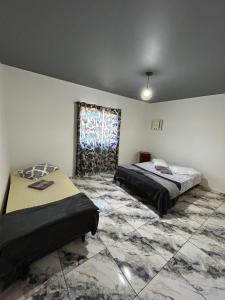a bedroom with two beds and a window at Cataventooo hospedagens in Miguel Pereira