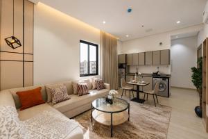a living room with a couch and a table at السميح للشقق الذاتيه ALsUMAIH HOTELAPARTMENTS in Riyadh