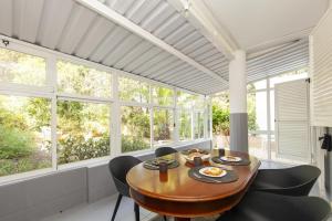 a dining room with a table and chairs and windows at Praia da Luz Coast Flat in Luz