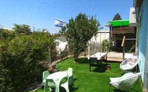 a backyard with a ping pong table and chairs at Neoth Deshe 770 in Safed