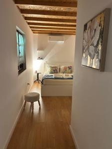 a bedroom with a bed and a chair in a room at casa de ramalhinha in Caldelas