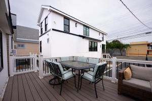 a patio with a table and chairs on a deck at Coastal Sands Inn in Wildwood