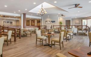 a restaurant with tables and chairs and a chandelier at Crowne Plaza San Diego - Mission Valley by IHG in San Diego