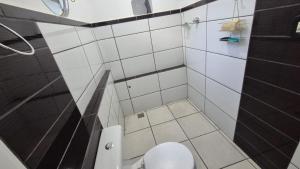 a small bathroom with a toilet and a shower at Casa Pitanga Quarto in Barra do Garças