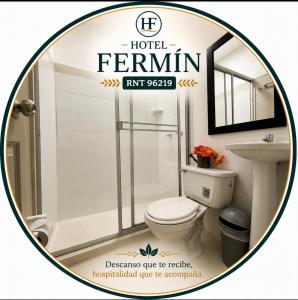 a bathroom with a toilet and a shower at Hotel Fermín in Santa Rosa de Cabal