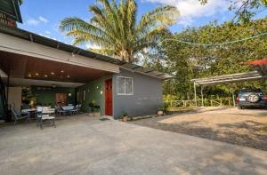a patio of a house with a car parked in it at Brisas Griegas in Quepos