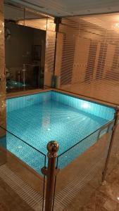a large swimming pool in a building at شقق فندقيه in Buraydah