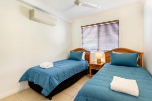 a bedroom with two beds and a window at Ocean View Villa in Yeppoon +11 photos