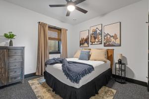 a bedroom with a bed and a ceiling fan at The Bald Doe in Sturgis
