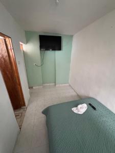 a room with a bed with a towel on it at Casa hotel Manhattan L&P in Choachí