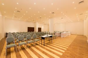 a banquet hall with tables and chairs in a room at Tulip Inn Campos dos Goytacazes in Campos dos Goytacazes