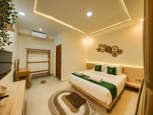 a bedroom with a large bed and a tub at Sampai Villa Queensland in Pakem
