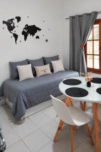 a living room with a couch and a table at Departamento en el Centro de Mendoza, Parking Gratis, Check-in Autónomo in Mendoza +2 photos