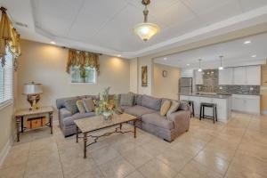 a living room with a couch and a table at Elegant Jewel Sports Event Hosting in Lithonia