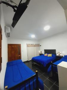 two beds in a room with blue sheets at Departamento Briana in Villa Unión