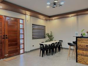 a dining room with a table and chairs at Navia in Sañgitan