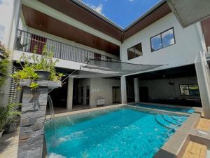 a swimming pool in the backyard of a house at Navia in Sañgitan