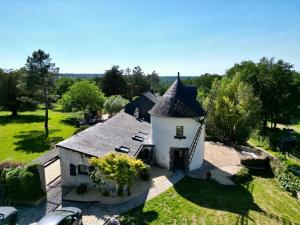 an aerial view of a small white house with a roof at Le moulin de la chicane in Orgères