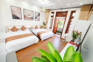 a hotel room with two beds and a balcony at Cortis Homestay in Nà Rẻ