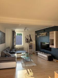 a living room with a couch and a table at Fluss-Bett in Melsungen