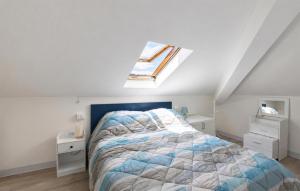 a bedroom with a bed and a skylight at Awesome Apartment In Millesimo With Wifi in Millesimo