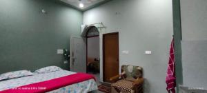 a bedroom with a bed and a mirror at Rawat Homestay in Rishīkesh