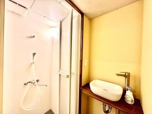 a bathroom with a shower and a toilet in it at 結莉の宿 高槻 in Takatsuki