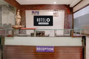 a room with a hotel reception sign on the wall at Hotel O Kolhapur Gate Formerly Tanwani Lodging in Unchagao